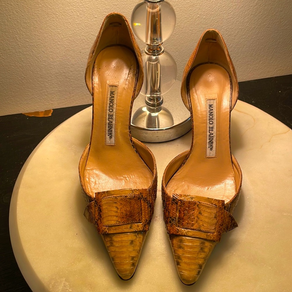 Size 36 leather snakeskin Manolo Blahnik pumps